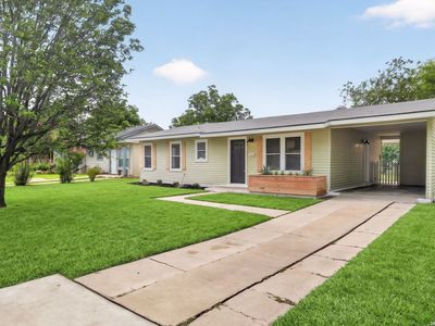 210 HARCOURT AVE
