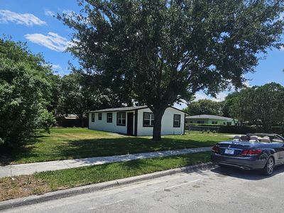 1605 W 10th