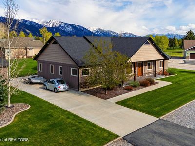 73 Country Club Way