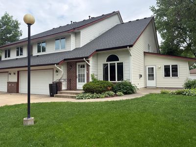 715 1st St SE