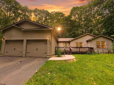 221 Anemone Ln