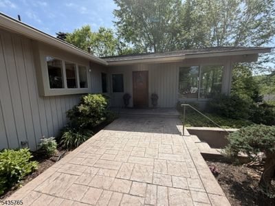 219 W Valley Brook Rd
