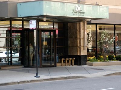 30 E Huron St APT 3706