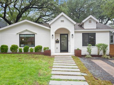 207 El Paso St