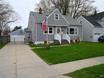 100 Moulton Ave