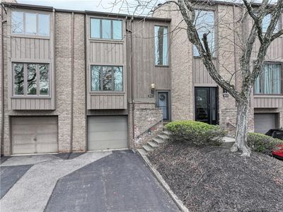 352 Hawthorn Ct