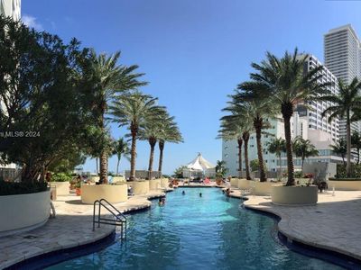 253 NE 2nd St APT 425