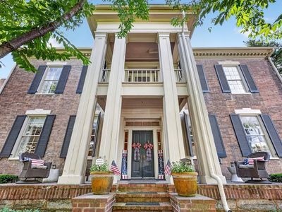 137 3rd Ave N
