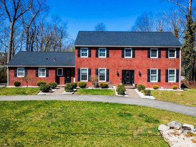 2460 Buttonwood Dr