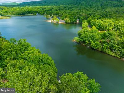 87 Lakeside Dr