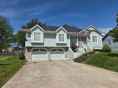 Property at 1534 NE Stonewood Dr, Lees Summit, MO