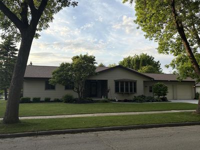 82 Eastbrook LANE