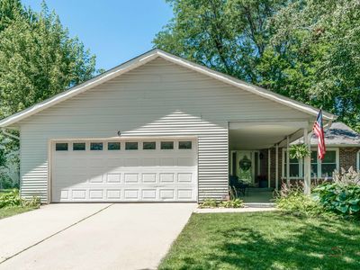 6 S Deerpath Dr