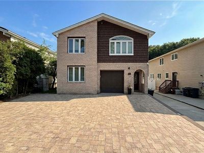 22 Mason Blvd