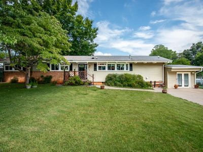 703 Locust Pl
