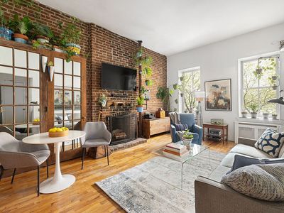 460 W 23rd St APT 2A
