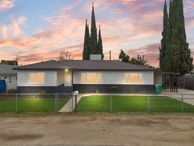 1676 W Putnam Avenue