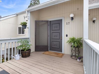 17 NW Mountain View Dr