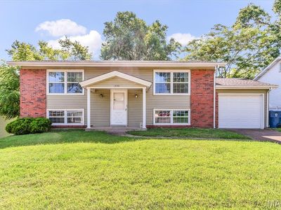 Property at 1330 Glenmeade Dr, Maryland Heights, MO