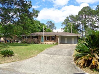 809 Dexter St