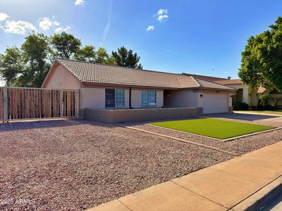 808 N WINTHROP Circle