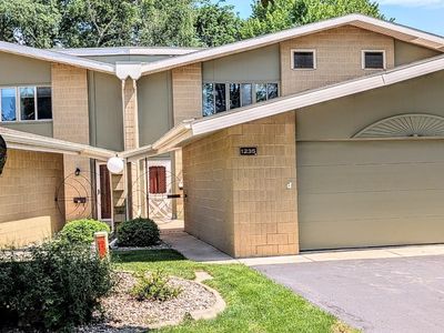1235 Nicolet Cir