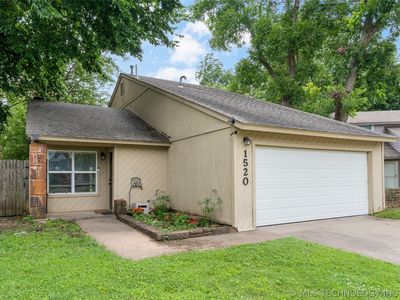 1520 E 67th Ct