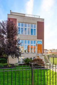 4532 S Oakenwald Ave