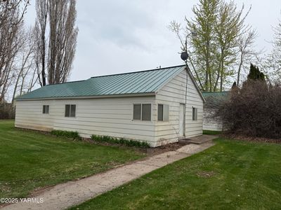 8831&8851 Naches Heights Rd