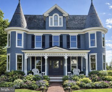 216 E Main St