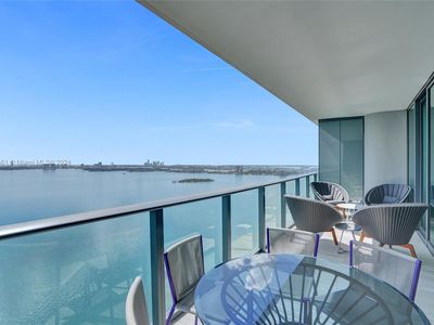 3131 NE 7th Ave #3504