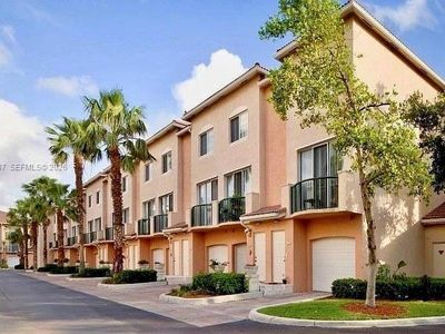 2107 SE 10th Ave APT 833