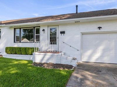 13 Catalina Dr