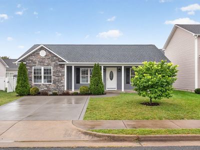 223 Dylan Cir