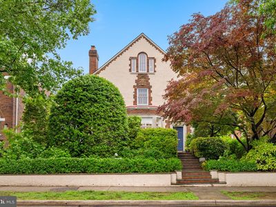 3013 Cathedral Ave NW