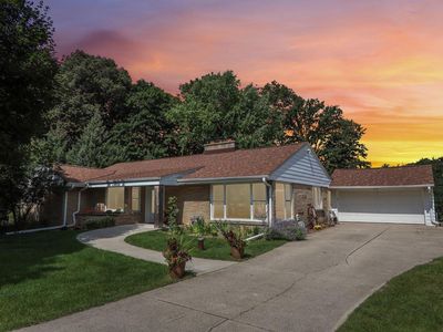 5004 W Hiawatha DRIVE