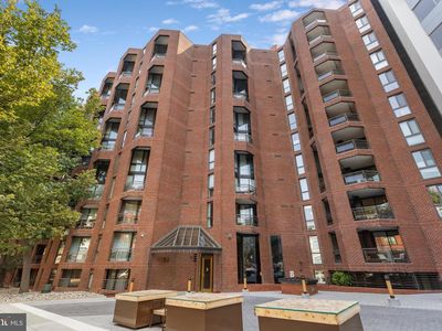 1099 22nd St NW APT 104