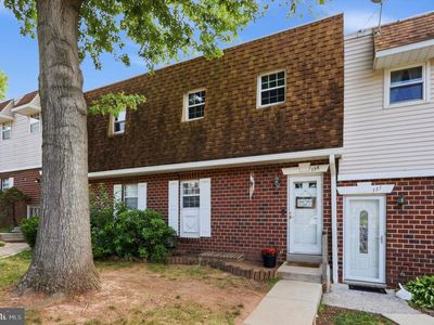 736 Village Ln