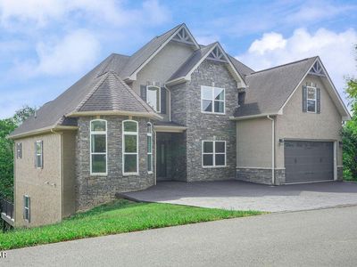 1202 Foxwood Dr