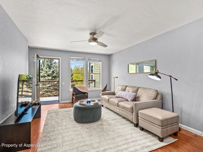104 Lakeside Dr