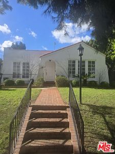 129 N Almont Dr