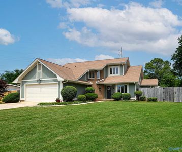 1809 Hollytree Dr NW