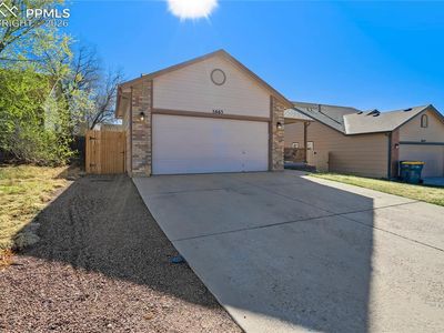 5663 Hawkesbury Dr