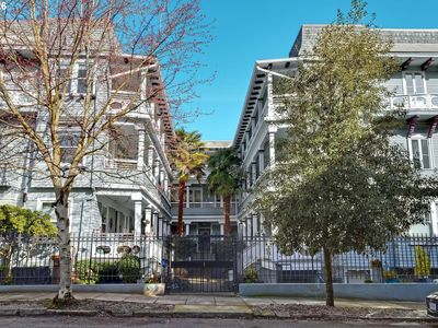 2127 NW Irving St APT 304