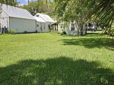 37 GROVE Avenue