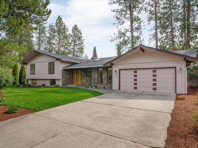 931 W Regent Ct
