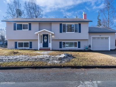 1111 Larch Ave