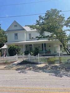 160 SE Saint Johns St
