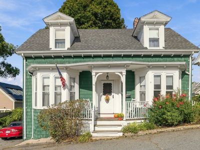 16 Churchill Pl