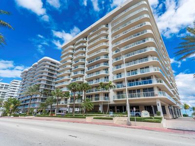 8855 Collins Ave #2D